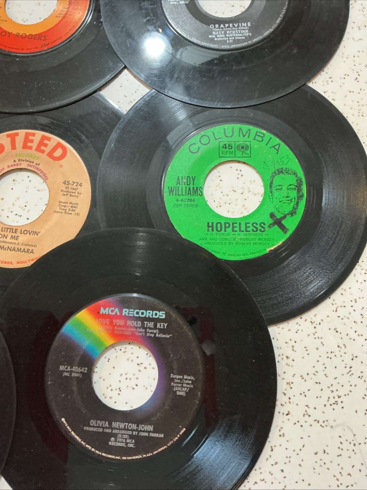 LOT OF 26 45rpm records – 1950s/1960s/70s Country Pop and Rock Hits