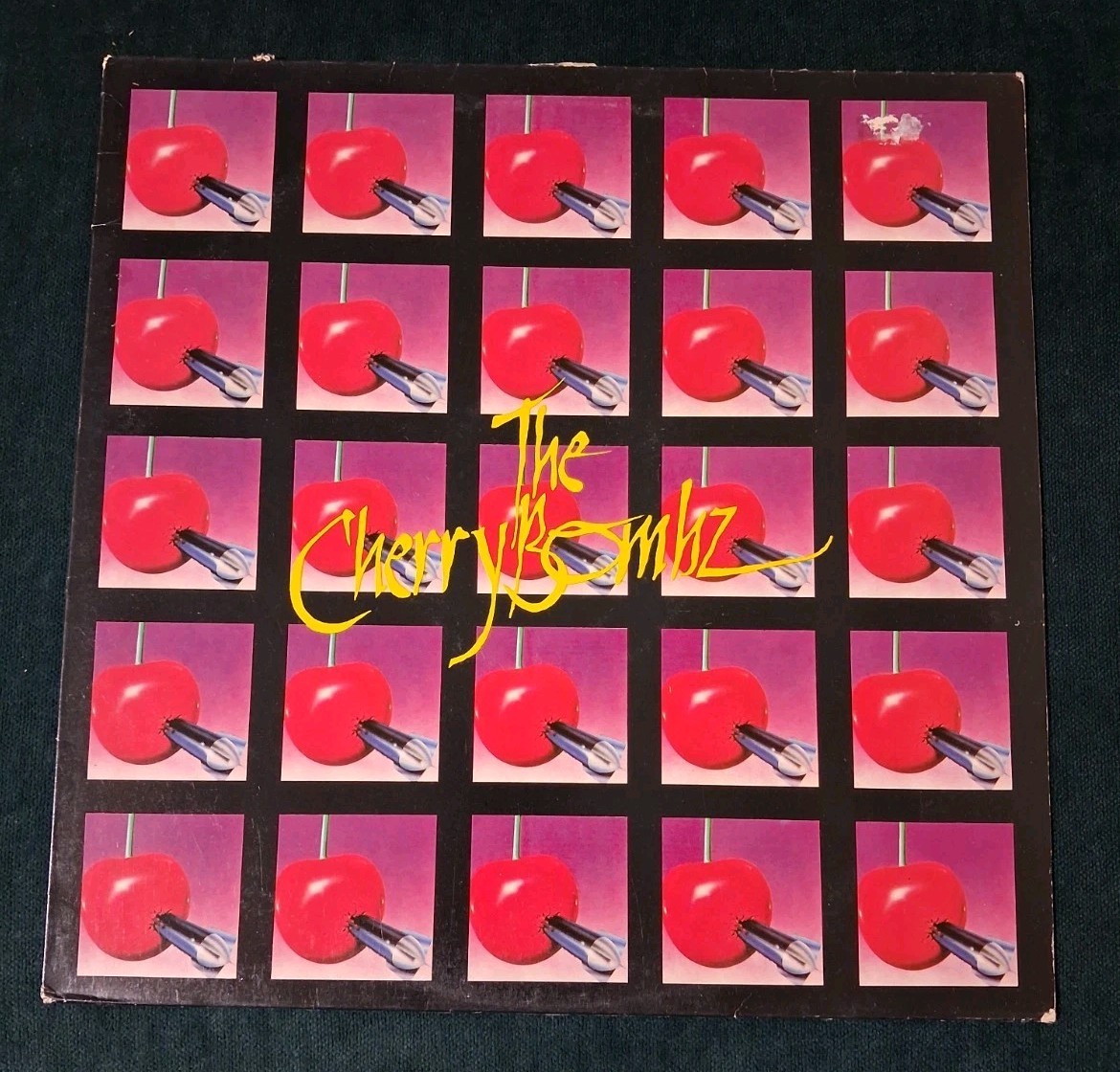 The Cherry Bombz – Hot Girls In Love (1986 Lick Records) LIXT3 UK Mini LP