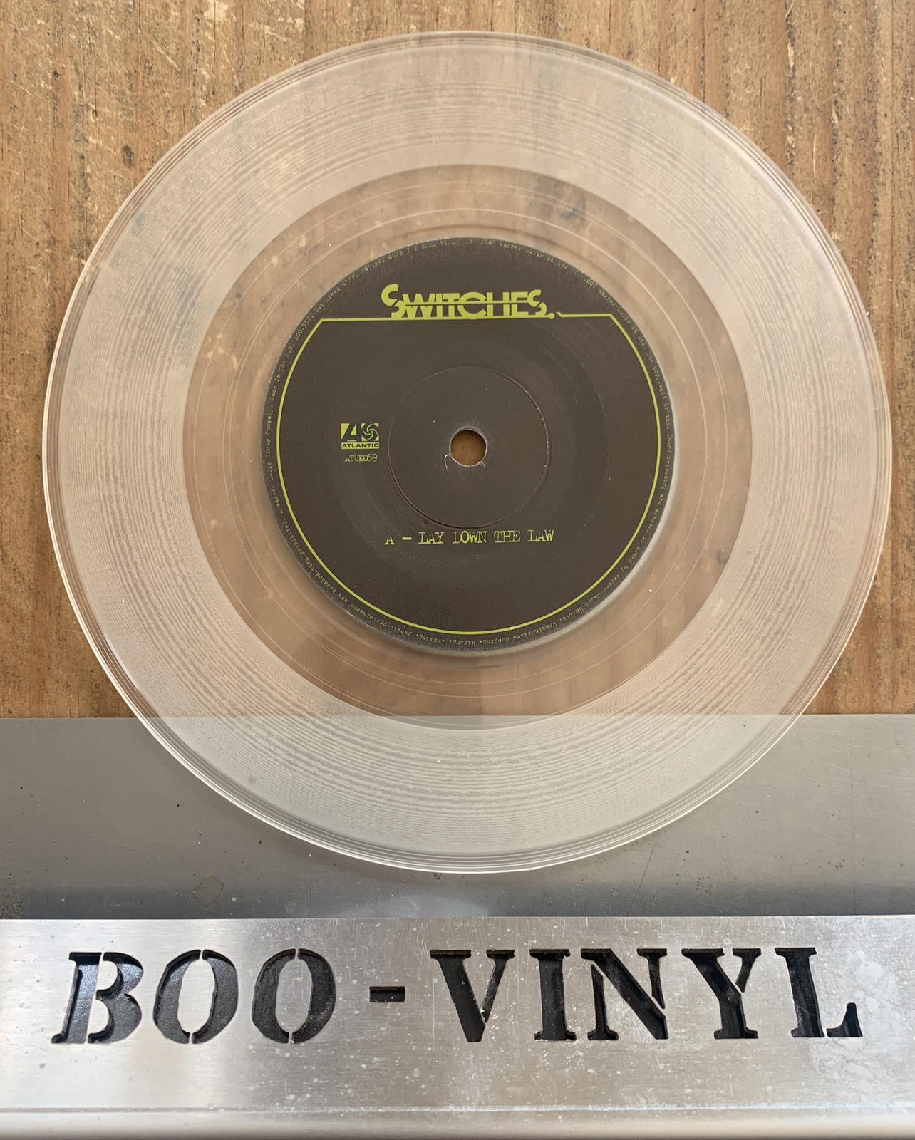 Switches ‎– Lay Down The Law [Clear Vinyl 7″ Single] NM / NM CON