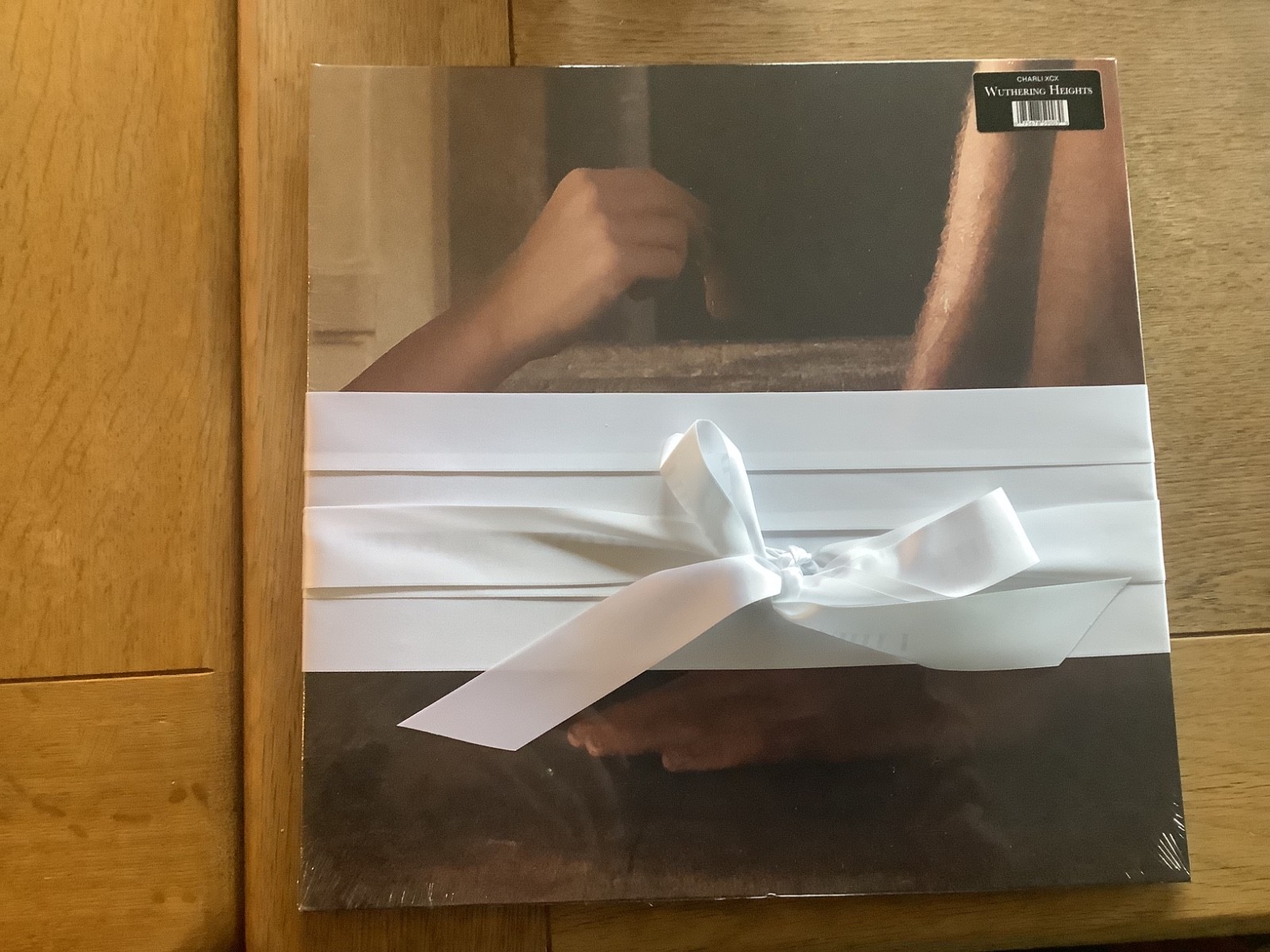 Charli XCX – Wuthering heights “Collectors Edition”. Ltd vinyl. Includes RIBBON