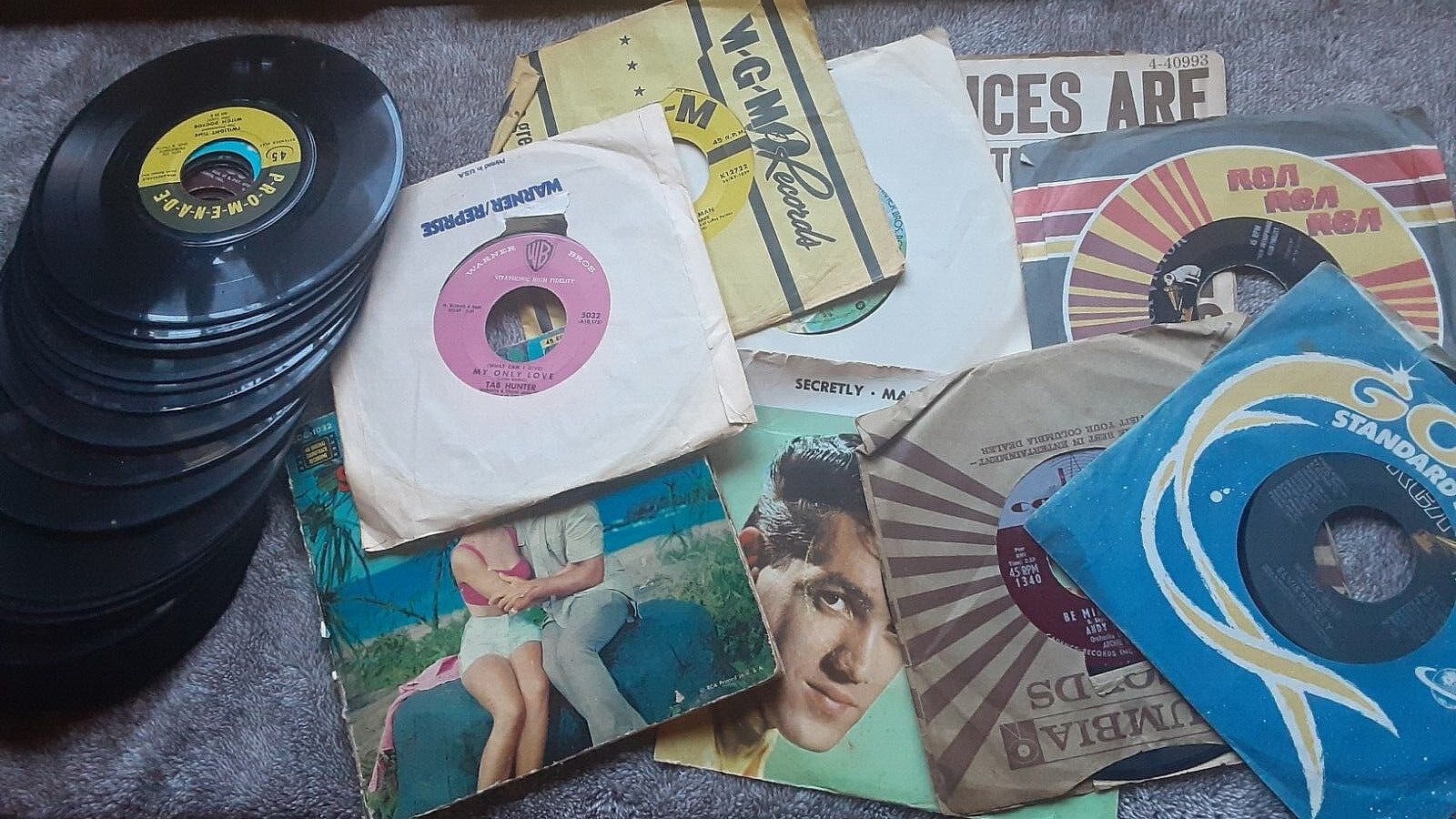UNSORTED Bulk Lot 30+ 7″ 45 RPM Records Decorating & Crafts Wide Variety & Genre