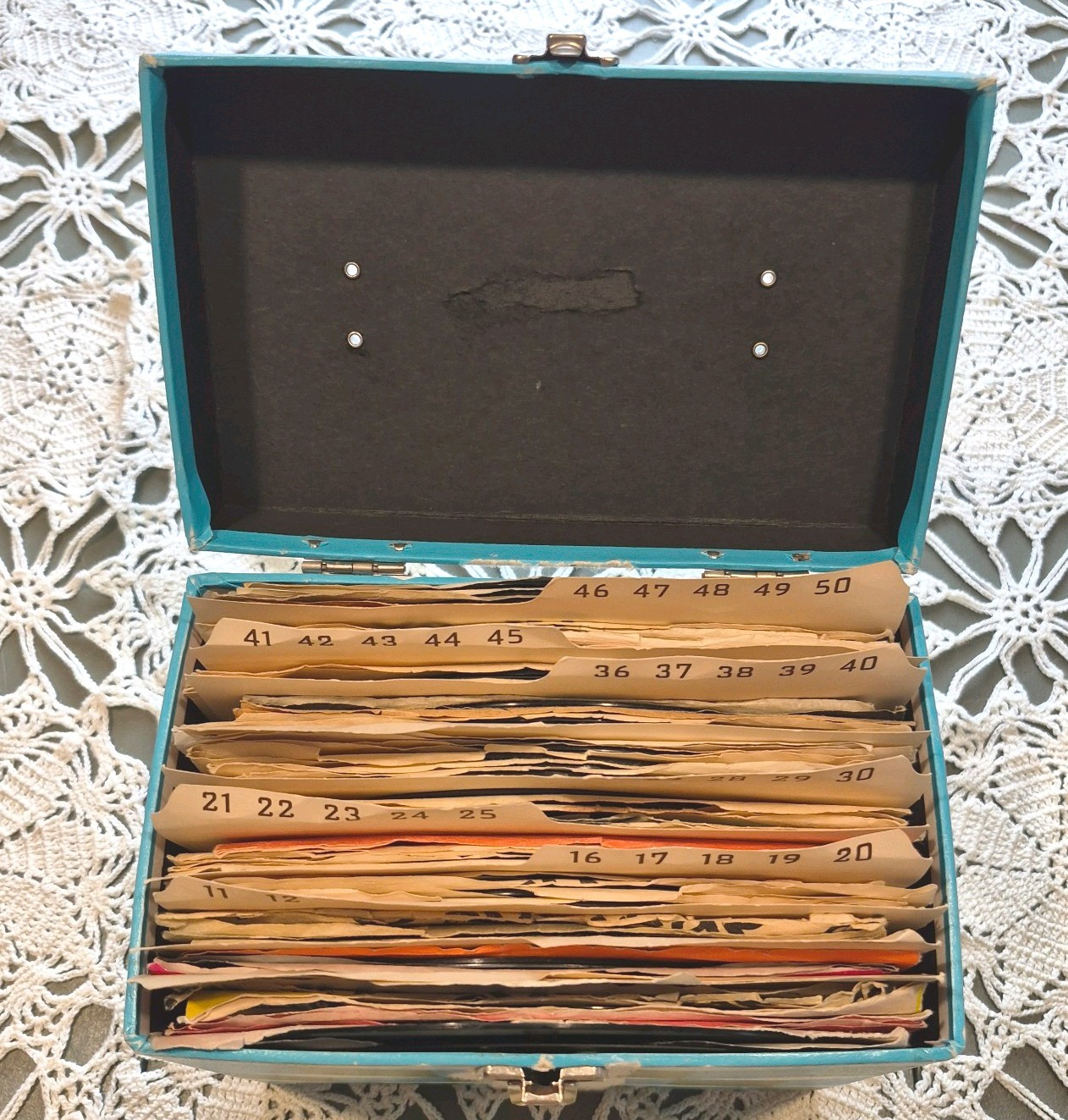 55 RPM Records Collection 60’s 70’s USA Vinyl VTG Platter Pack Carrying Case