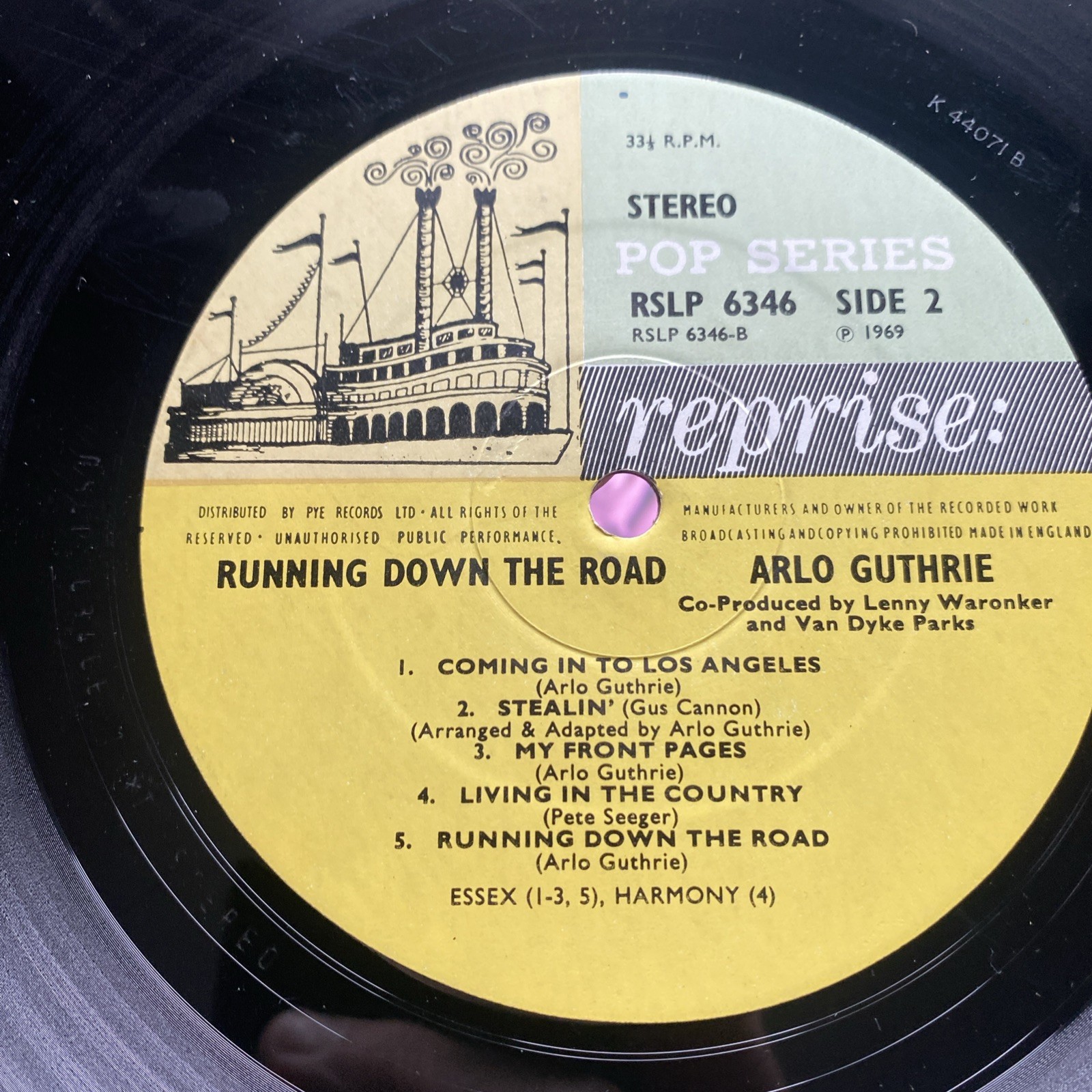 Arlo Guthrie “Running Down The Road” UK vinyl gatefold cover RSLP6346