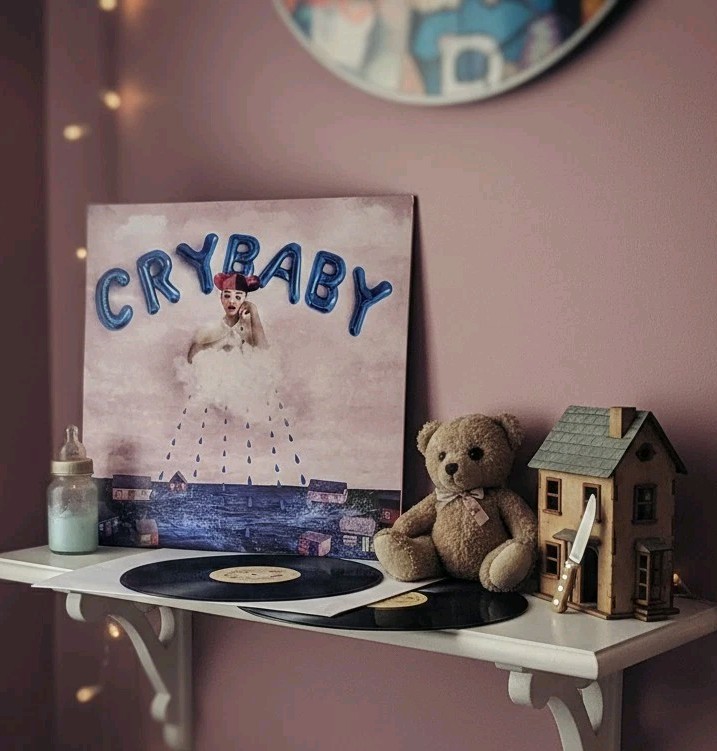 MELANIE MARTINEZ Cry Baby Deluxe Edition 2LP Vinyl Record Black VG+