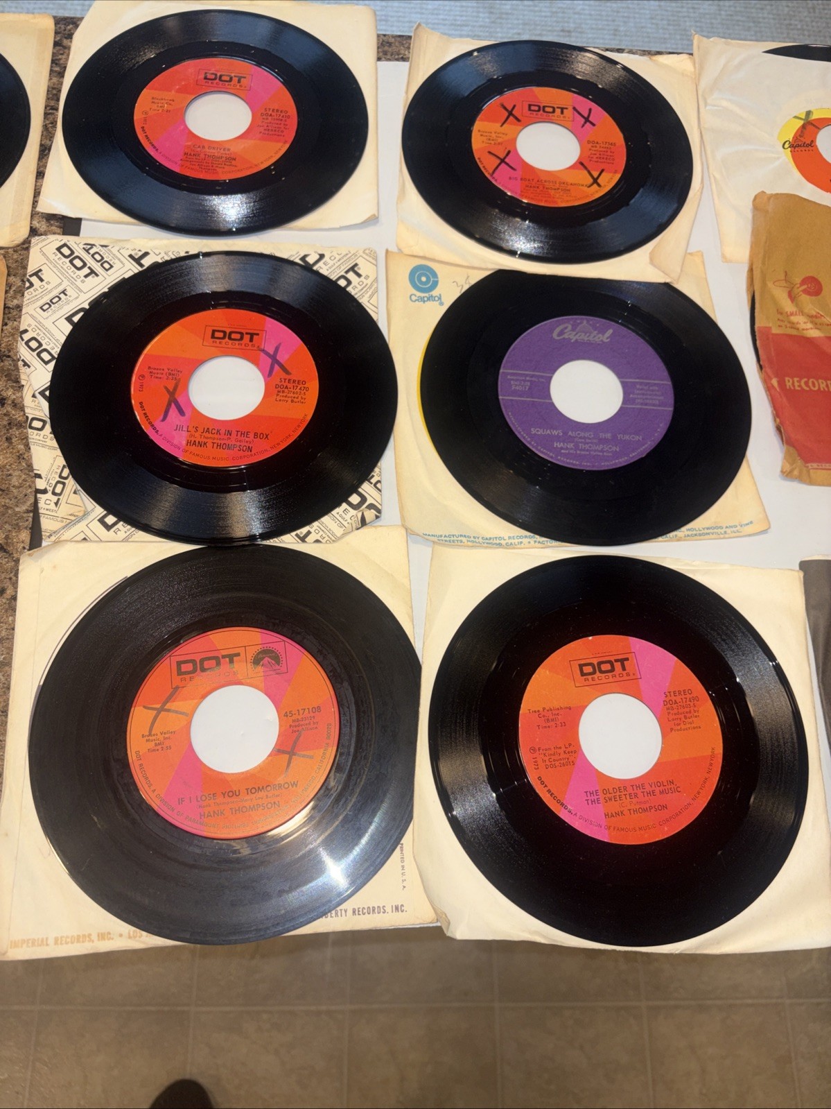 Lot of 24 Hank Thompson 45s 7″