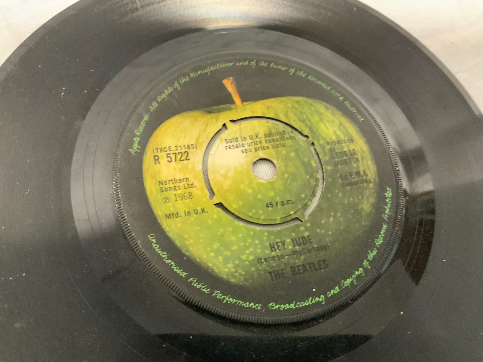 The Beatles Hey Jude / Revolution 7 Inch Single R 5722 Parlophone A2 023