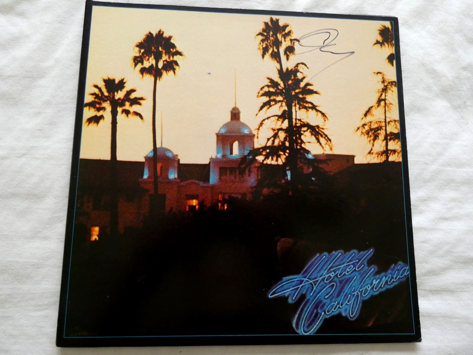 1976 EAGLES “HOTEL CALIFORNIA” ASYLYM 7E-1048 GATEFOLD POSTER EX