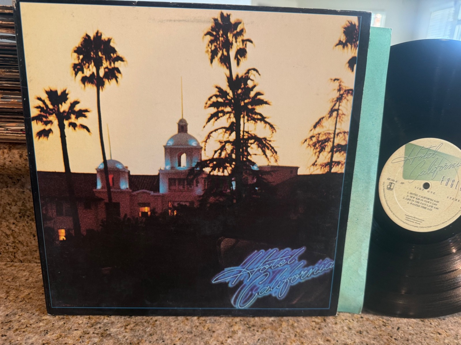THE EAGLES – HOTEL CALIFORNIA – Asylum NEAR MINY NM VINYL LP ORIGINAL PRESS