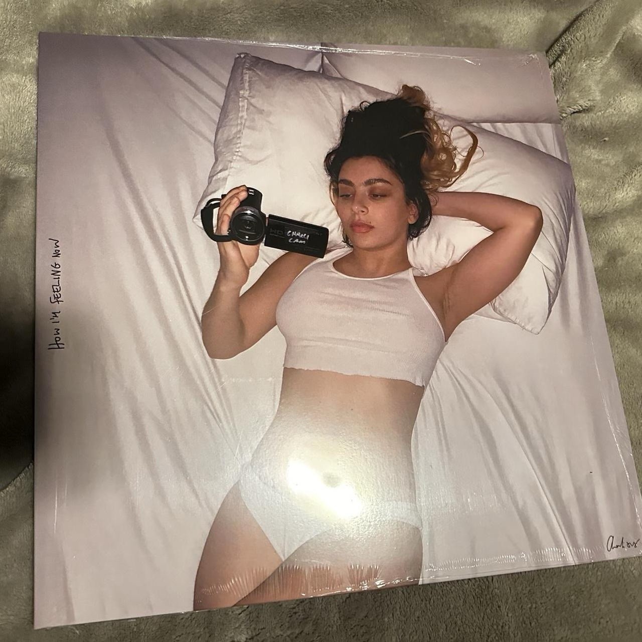 Charli xcx – How I’m Feeling Now (Clear Glitter) Vinyl Web Exclusive