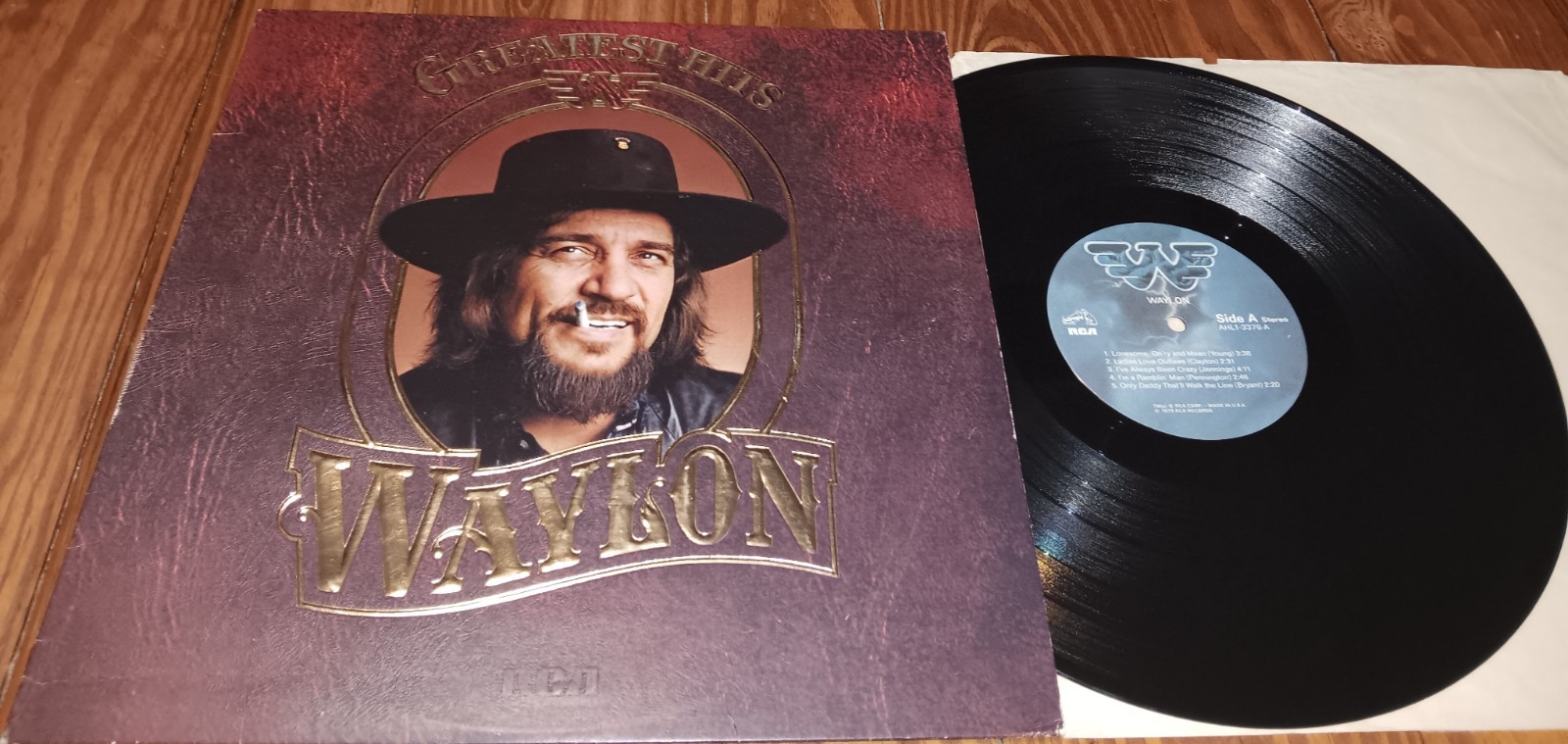 Waylon Jennings Greatest Hits Embossed Jacket No Barcode 1979 RCA Vinyl Album LP