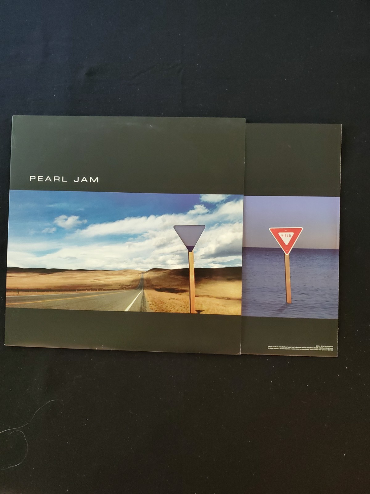 Pearl Jam ‘Yield’ 1998. Original Pressing, Owner. Inner Sleeve, Sticker.