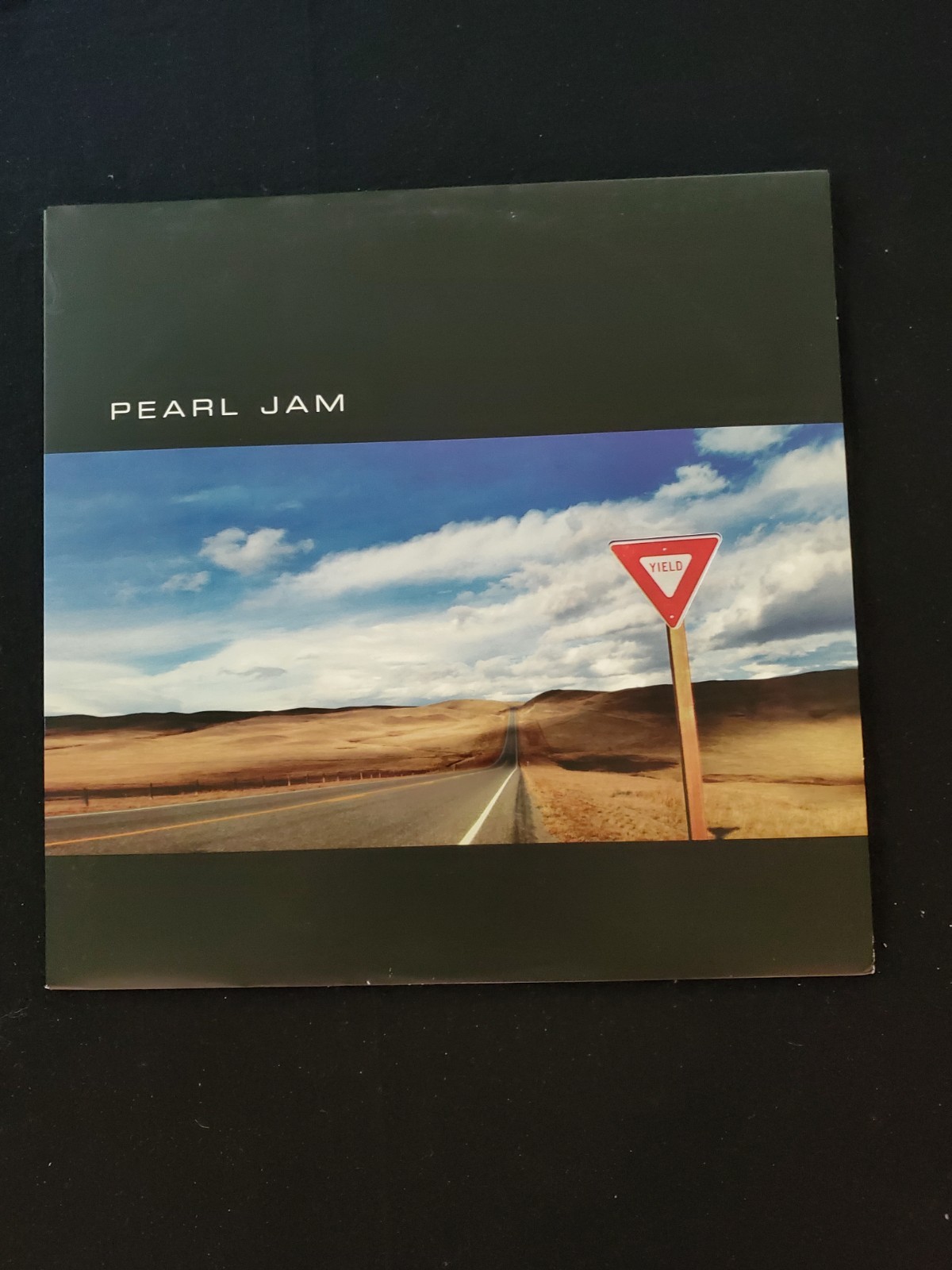 Pearl Jam ‘Yield’ 1998. Original Pressing, Owner. Inner Sleeve, Sticker.