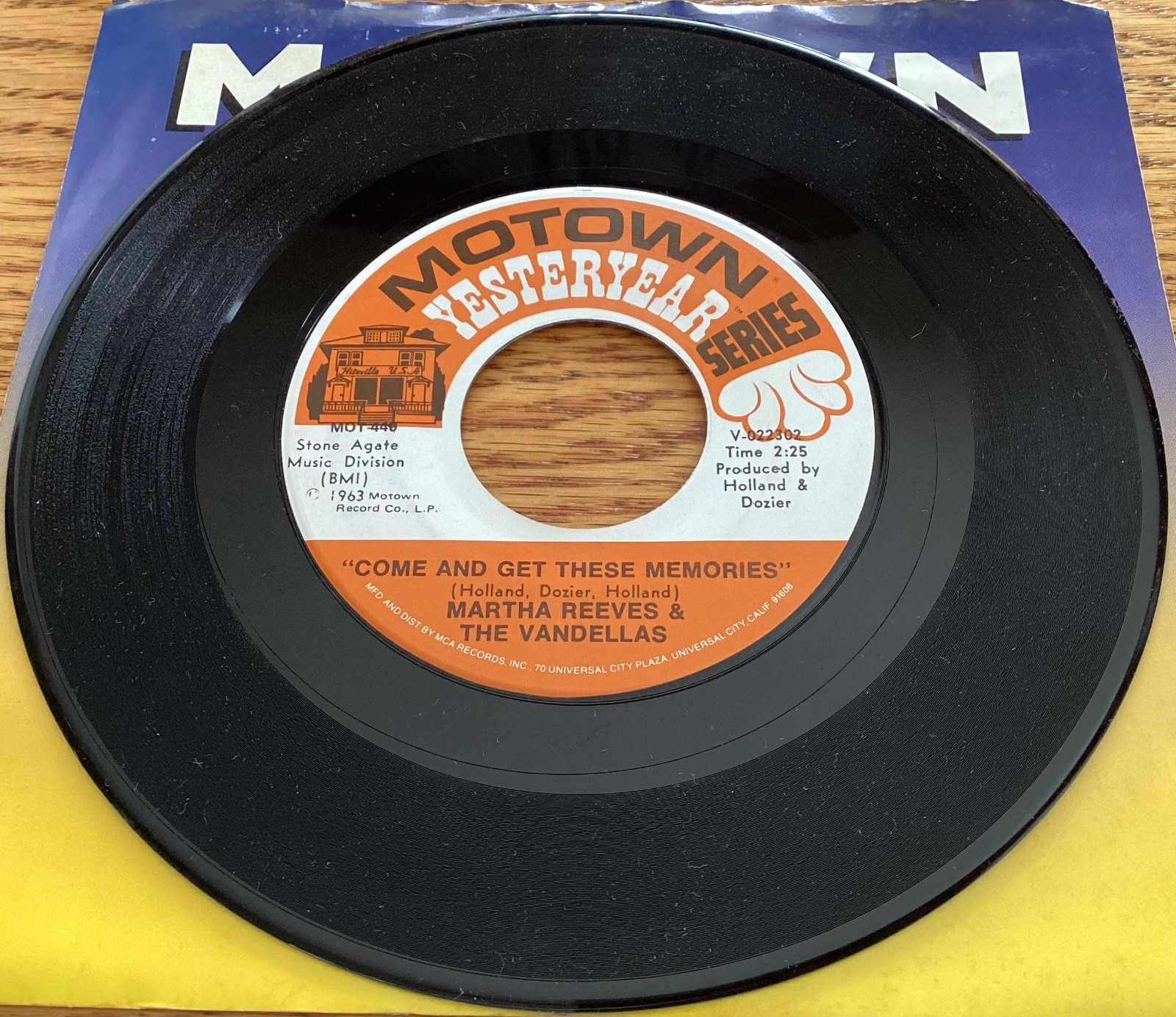 Martha Reeves & The Vandellas “Love Is Like A Heat Wave / Come” 7″ 45 rpm record