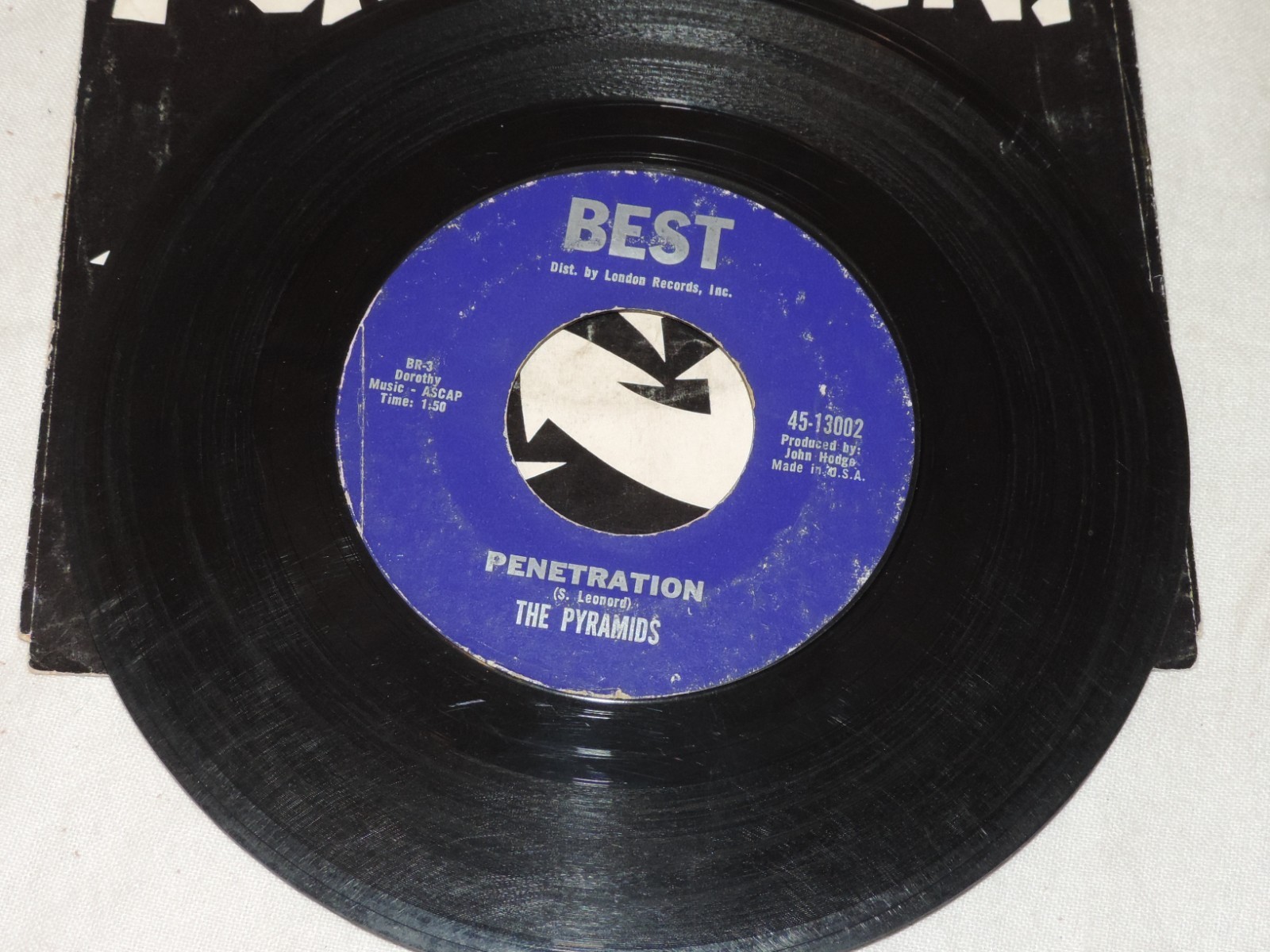 THE PYRAMIDS PENETRATION / HERE COMES MARSHA~45rpm 7″~SURF/ROCK~Picture Sleeve