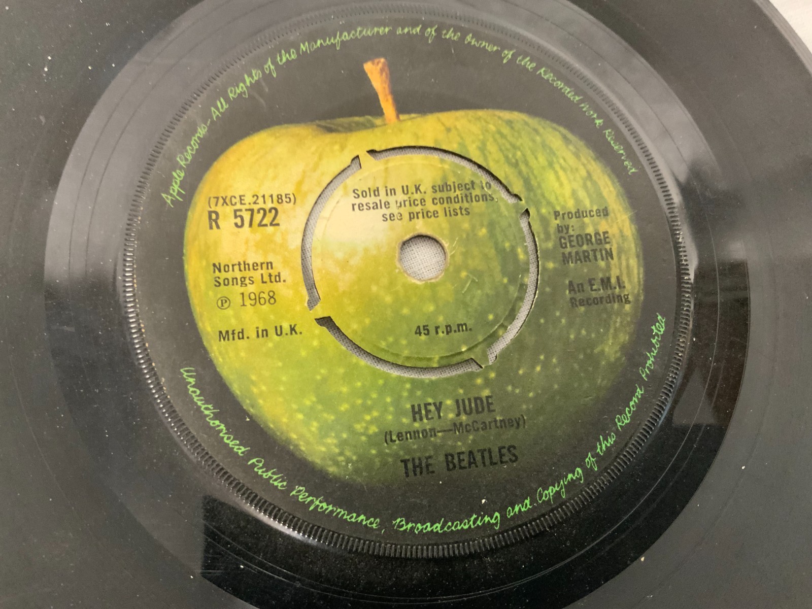 The Beatles Hey Jude / Revolution 7 Inch Single R 5722 Parlophone A2 023