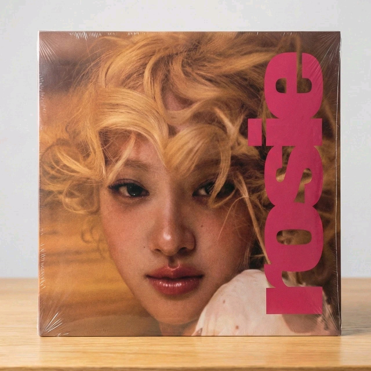 ROSE – rosie (Red Vinyl) + 2 Photocards Apt (Ft Bruno Mars) K-pop
