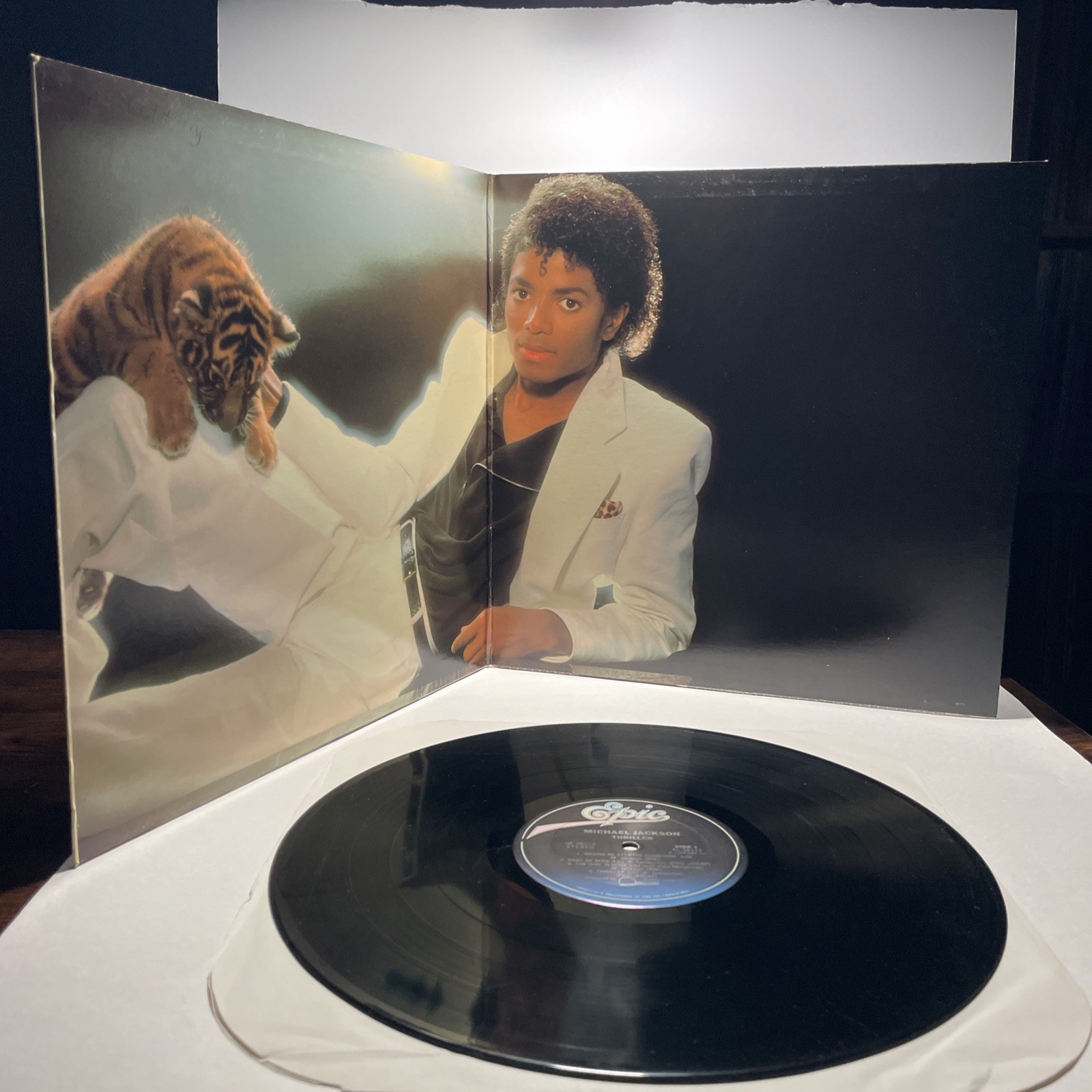 Michael Jackson – Thriller – FAST SHIPPING – Rare 1982 Vinyl Record