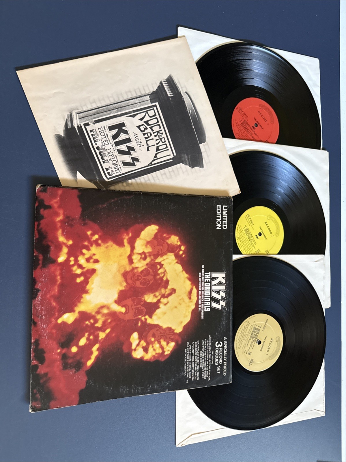 KISS – The originals 1976 1st Press Canada LP Vinyl VG+/VG+ Book 3lp