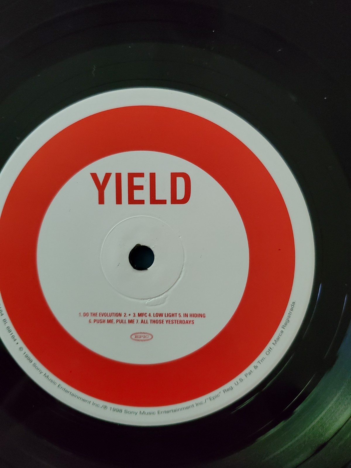 Pearl Jam ‘Yield’ 1998. Original Pressing, Owner. Inner Sleeve, Sticker.