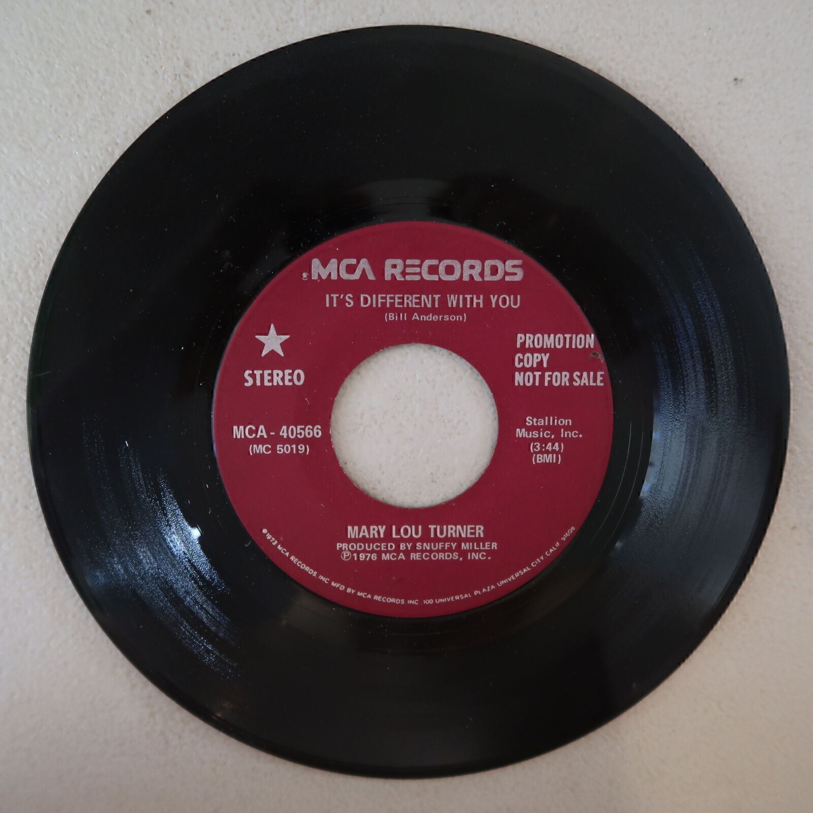MARY LOU TURNER IT’S DIFFERENT WITH YOU VINYL 45 MCA VG 2-100