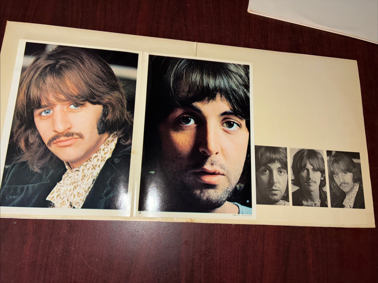 Rare Beatles White Album Green Apple Label Vinyl LP,2 Rec Set, Vintage 1968 7067