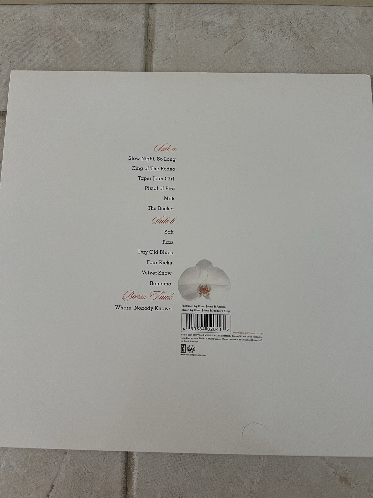 Kings of Leon Aha Shake Heartbreak – Limited Edition White Vinyl + Bonus Track