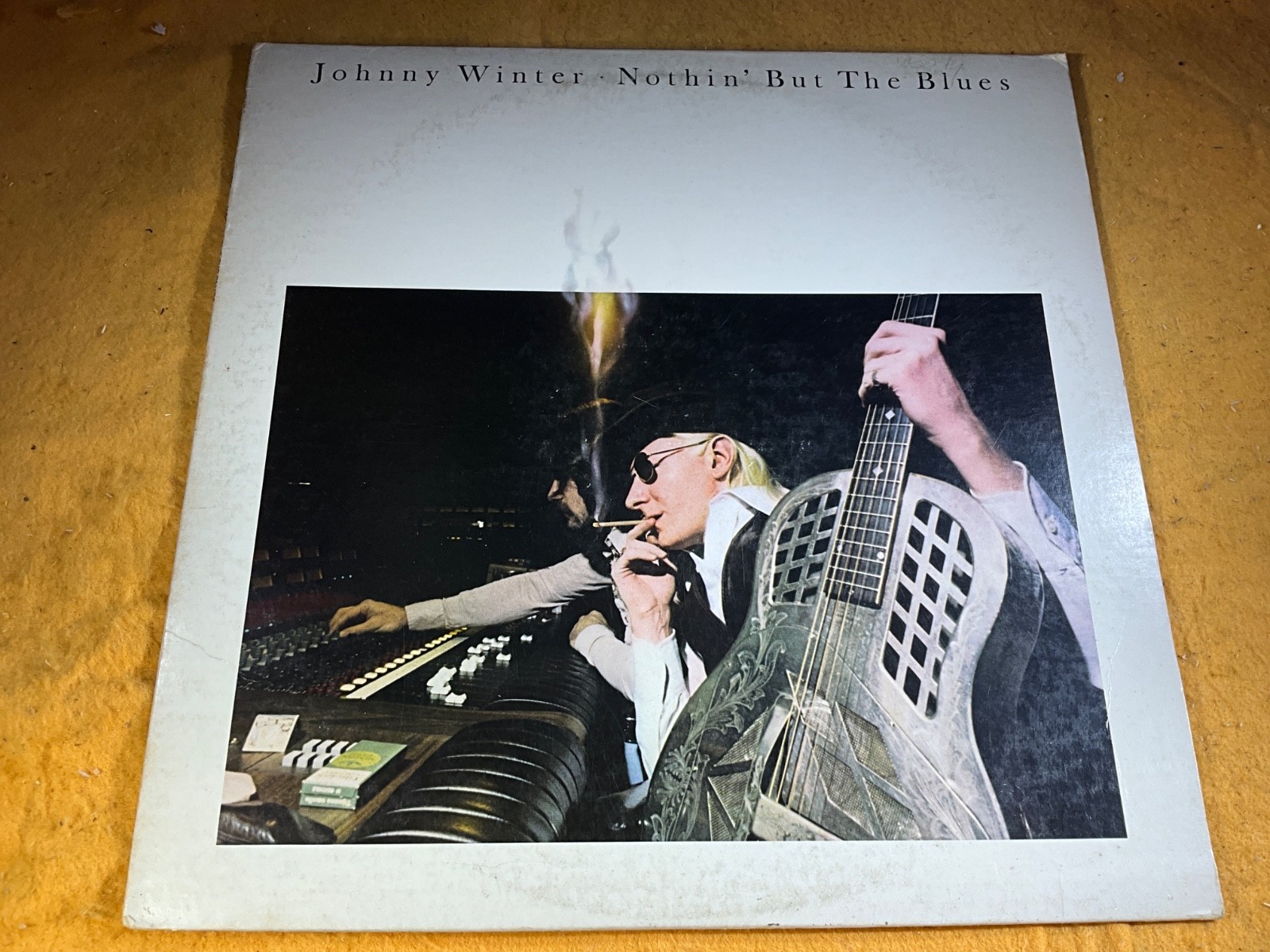 A6-10 JOHNNY WINTER Nothin’ But The Blues – 1977 – PZ 34813 – RECORD – BLUES