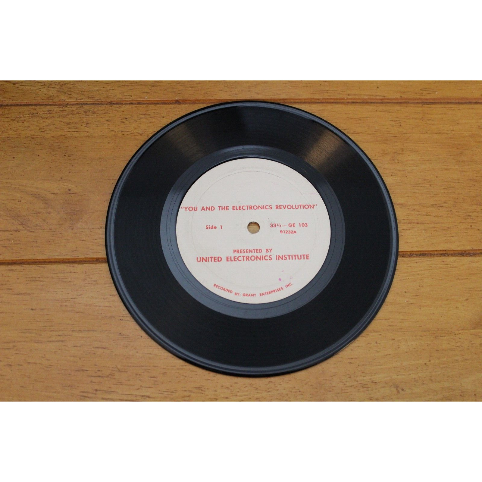UNITED ELECTRONICS INSTITUTE “ELECTRONICS REVOLUTION” 33RPM 7″ VINYL ULTRA RARE