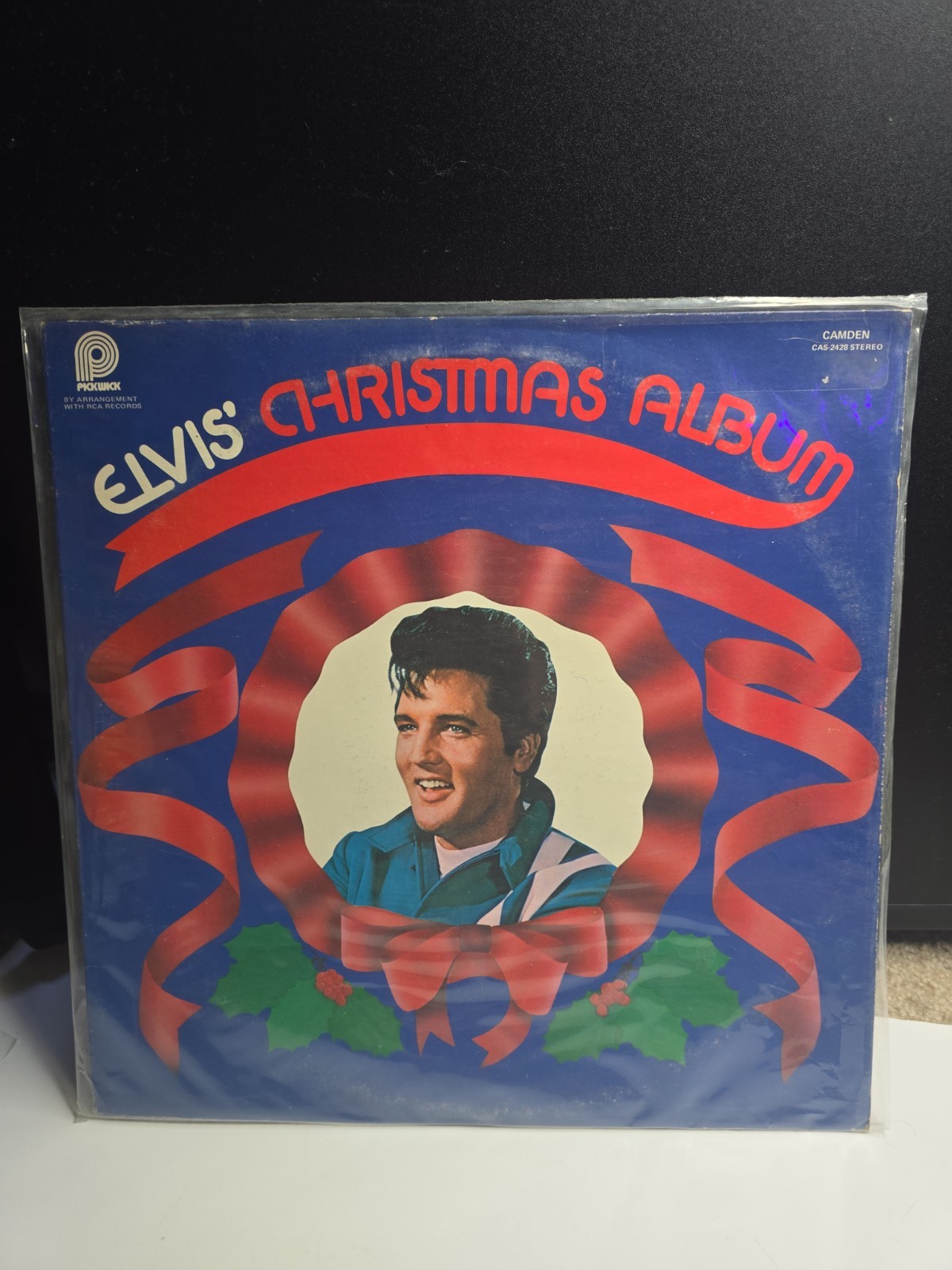 Elvis Presley Elvis’ Christmas Album Vinyl Record CAS-2428 RCA Camden