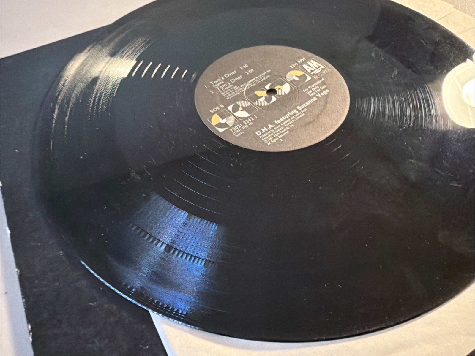 D.N.A. Featuring Suzanne Vega – Tom’s Diner – 12” Single Vinyl Record 1990