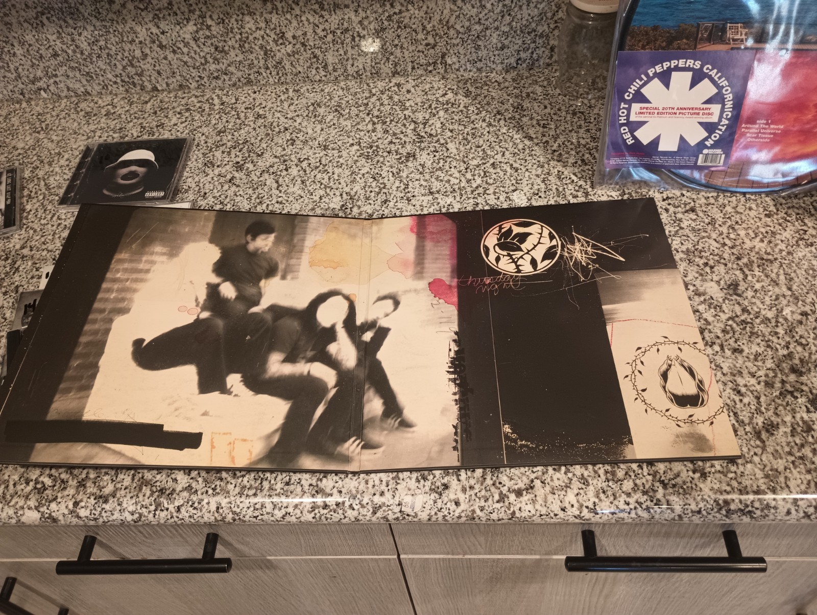 AFI – Sing The Sorrow 2LP Red with Black Smoke Vinyl –