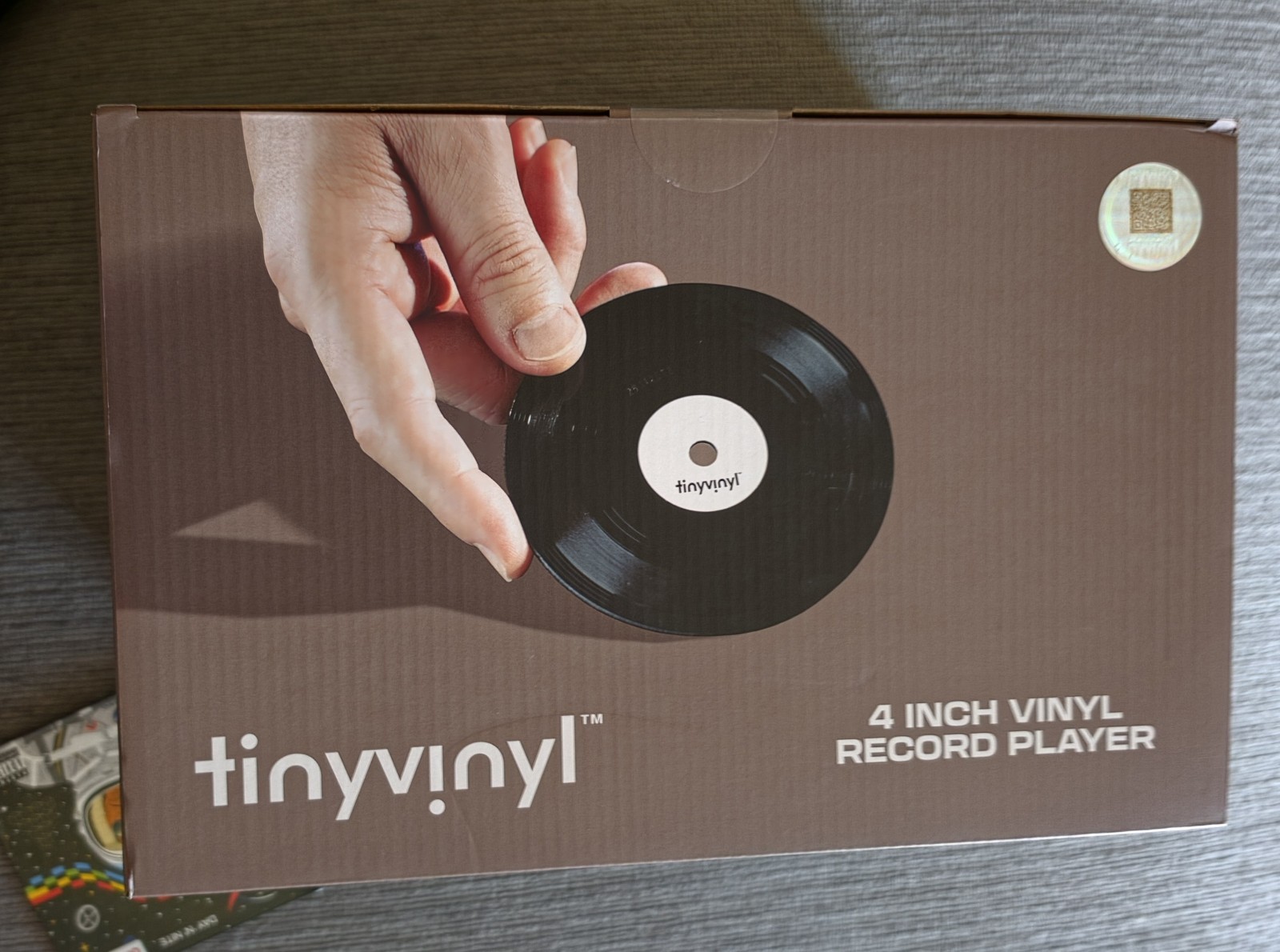 Official Tiny Vinyl Turntable w/Speaker for 4″ Vinyl + Kid Cudi