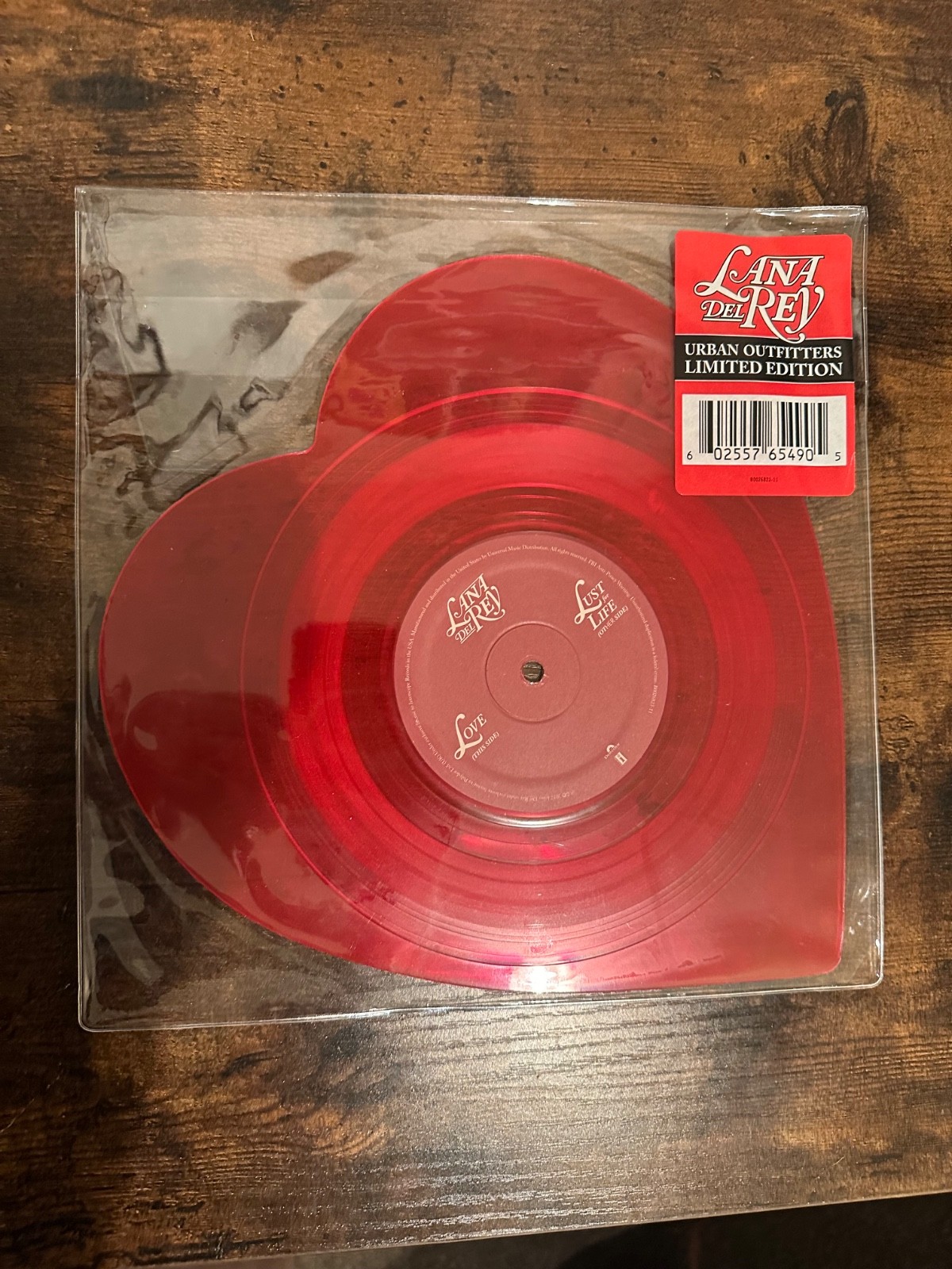 Lana Del Rey – Love / Lust For Life heart shaped vinyl urban outfitters
