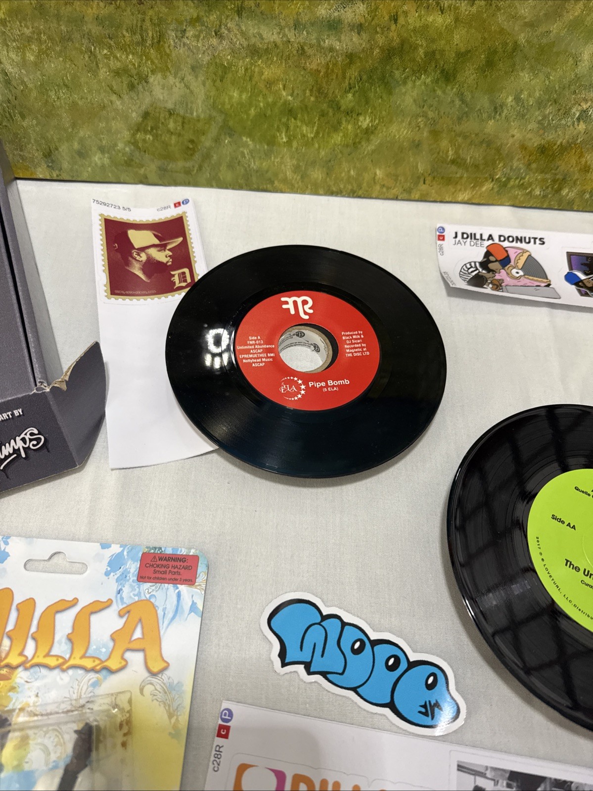 j dilla Jay Dee Donuts Exclusive Box Set Memorabilia Book 45 Vinyl Stickers F2