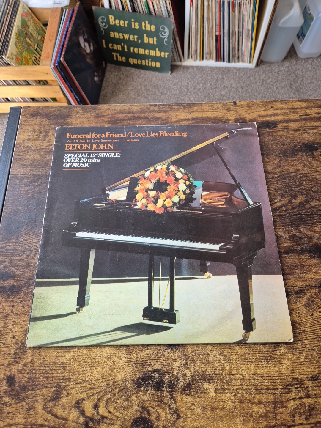 Elton John -Funeral For A Friend – DJM – 12″ 45rpm – UK – 1978 – DJT15000 – VG+