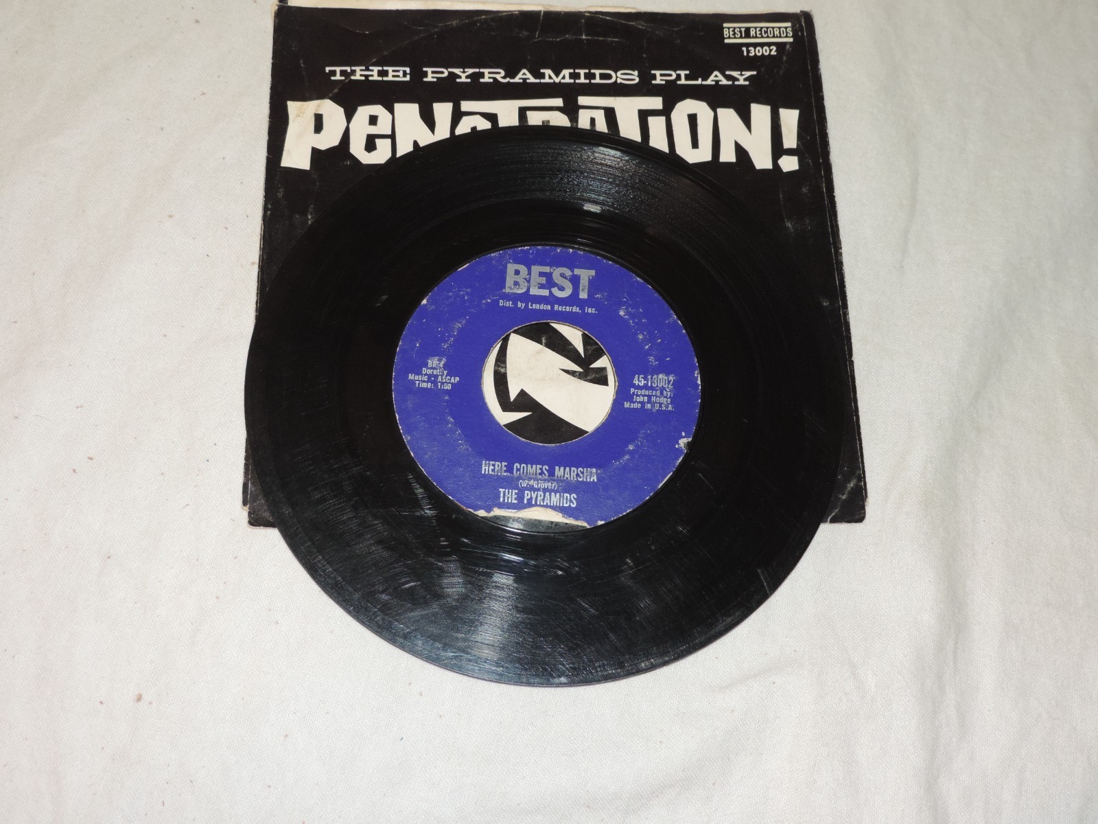 THE PYRAMIDS PENETRATION / HERE COMES MARSHA~45rpm 7″~SURF/ROCK~Picture Sleeve