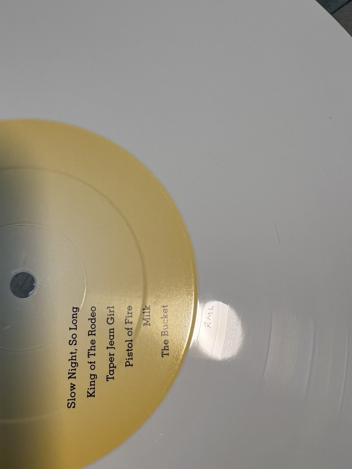Kings of Leon Aha Shake Heartbreak – Limited Edition White Vinyl + Bonus Track