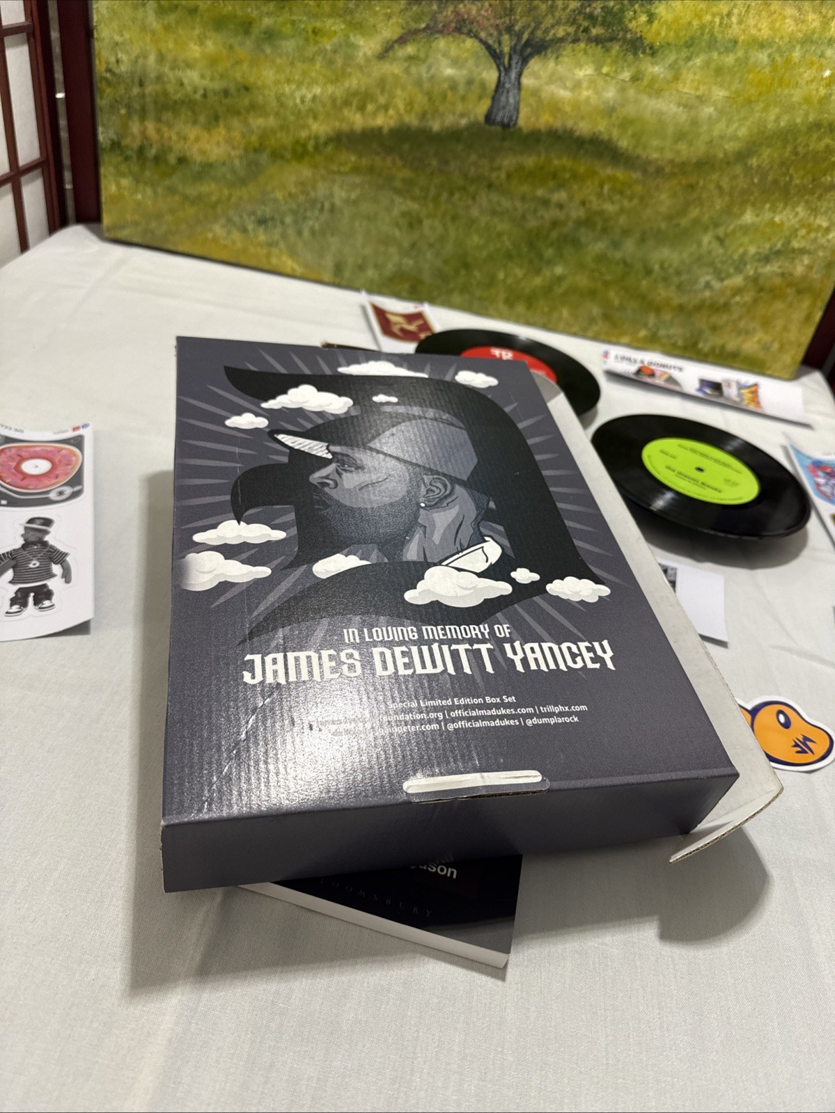 j dilla Jay Dee Donuts Exclusive Box Set Memorabilia Book 45 Vinyl Stickers F2