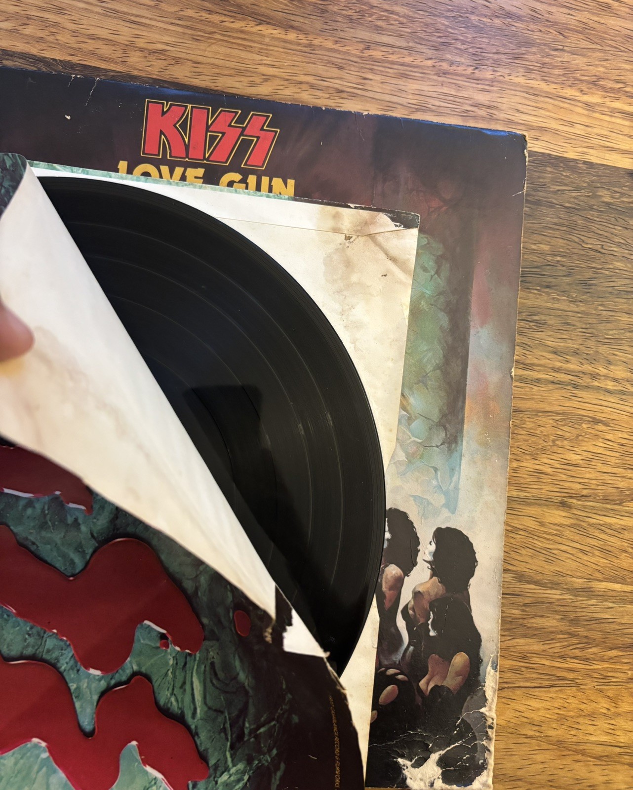 Kiss – Love Gun 12″ LP Vinyl Stereo Black Casablanca NBLP 7057 (1977)