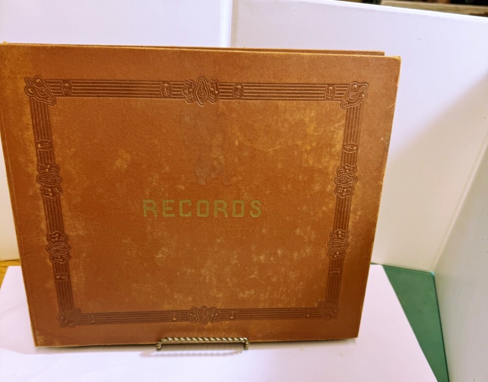 A COLLECTION OF JAZZ ASSORTED ARTISTS VINYL SET IN GOOD CONDITION 10 RECORDS