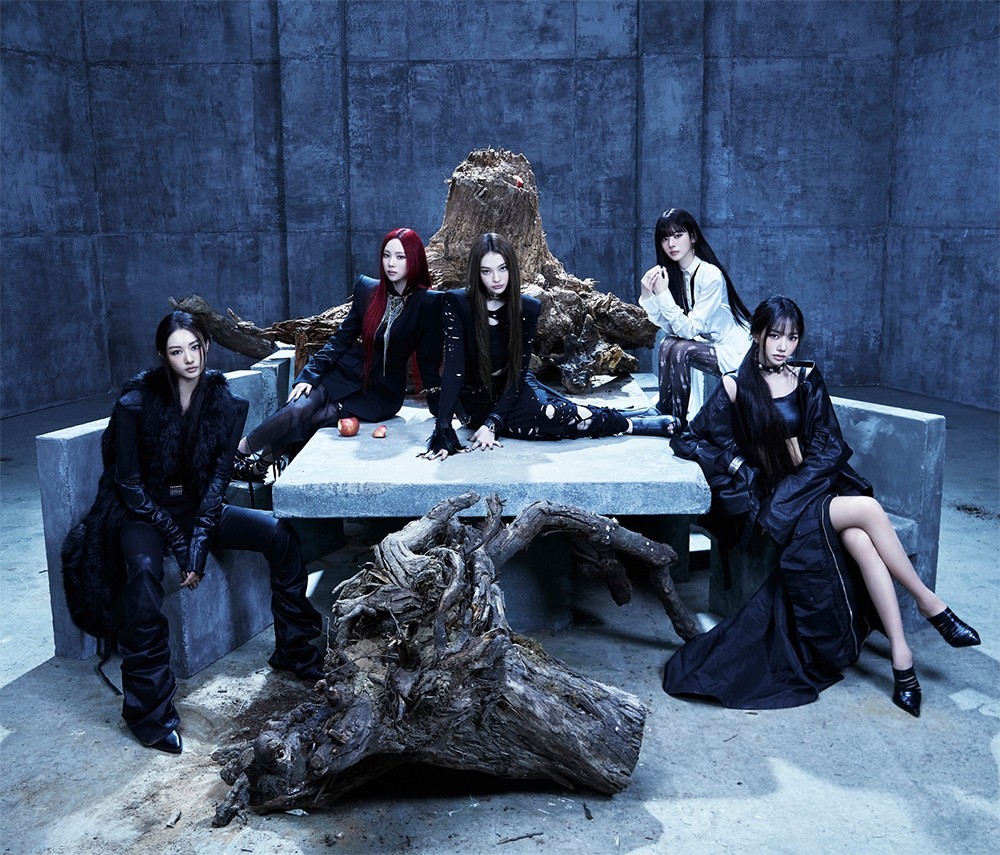 MEOVV [BITE NOW] The 2nd Album PHOTO BOOK RANDOM Ver./CD+Book+Clip+3 Card+Poster