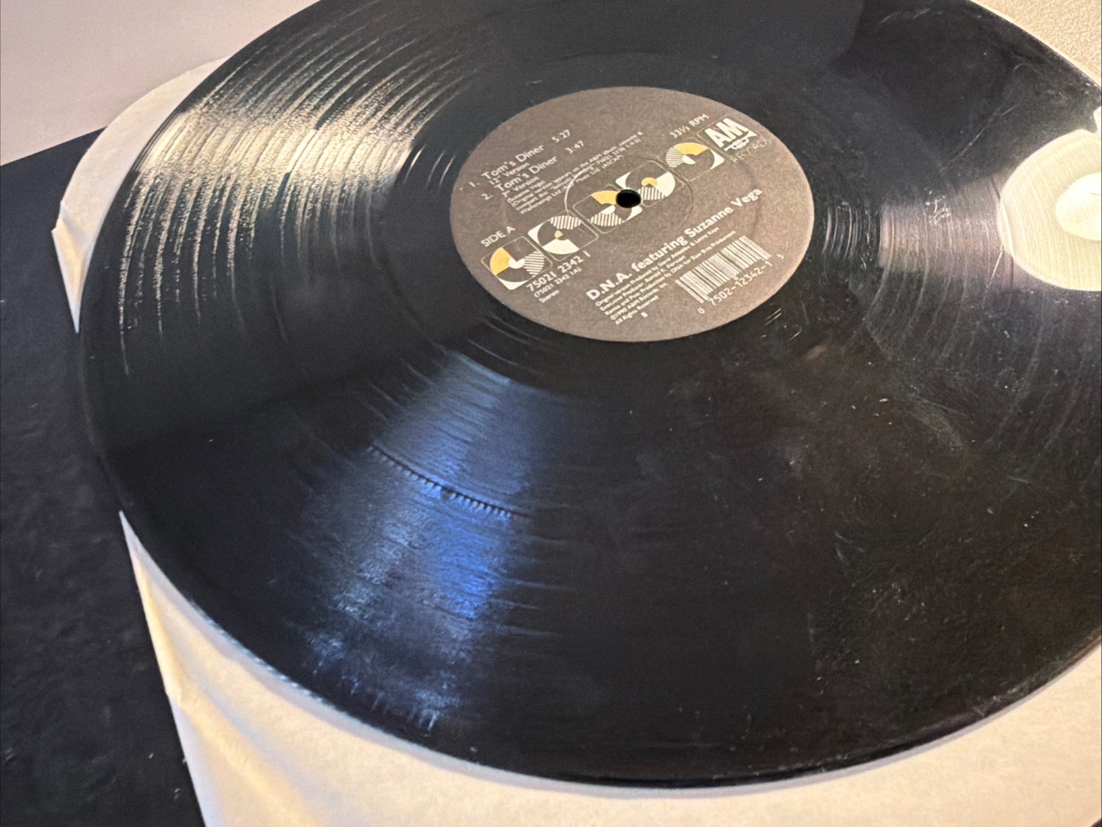 D.N.A. Featuring Suzanne Vega – Tom’s Diner – 12” Single Vinyl Record 1990