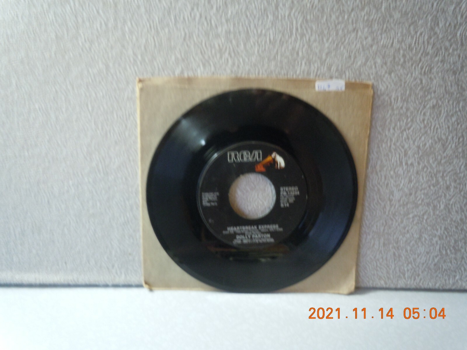 PARTON,DOLLY 7″vinyl…HEARTBREAK EXPRESS/ACT LIKE A FOOL…RCA…VG+…’82
