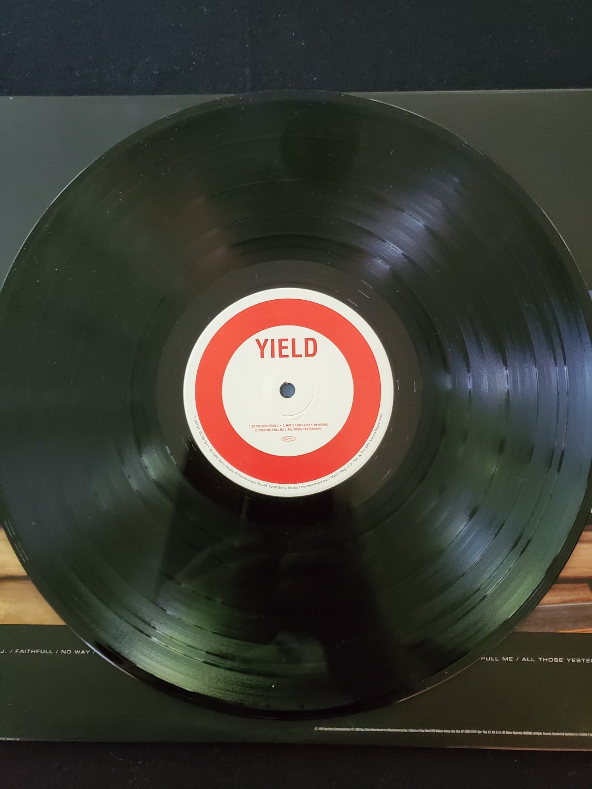 Pearl Jam ‘Yield’ 1998. Original Pressing, Owner. Inner Sleeve, Sticker.