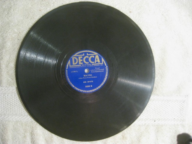 INK SPOTS “WHISPERING GRASS” / Maybe DECCA 10″ 1940 VG+ With Sleeve