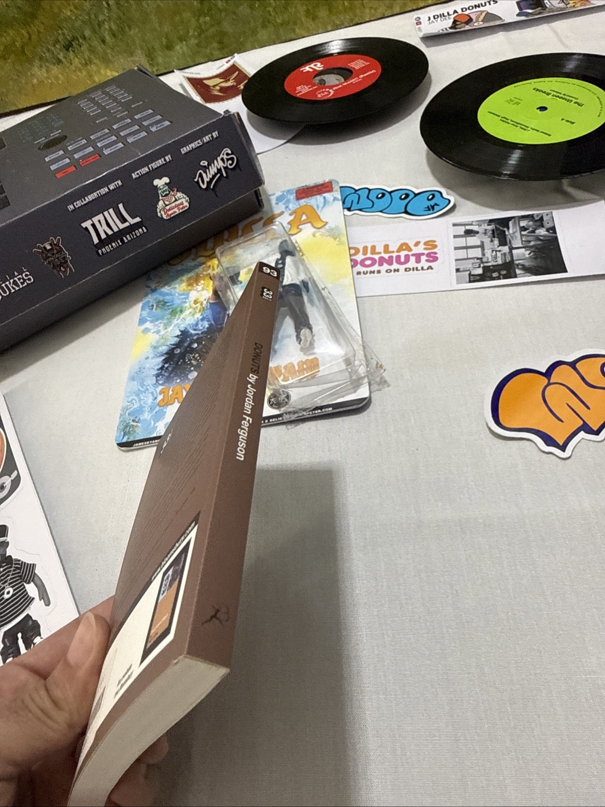 j dilla Jay Dee Donuts Exclusive Box Set Memorabilia Book 45 Vinyl Stickers F2