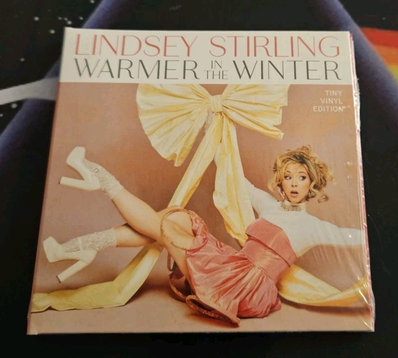 Lindsey Stirling Warmer Winter 4″ Yellow Vinyl Record Sabrina Carpenter Sealed