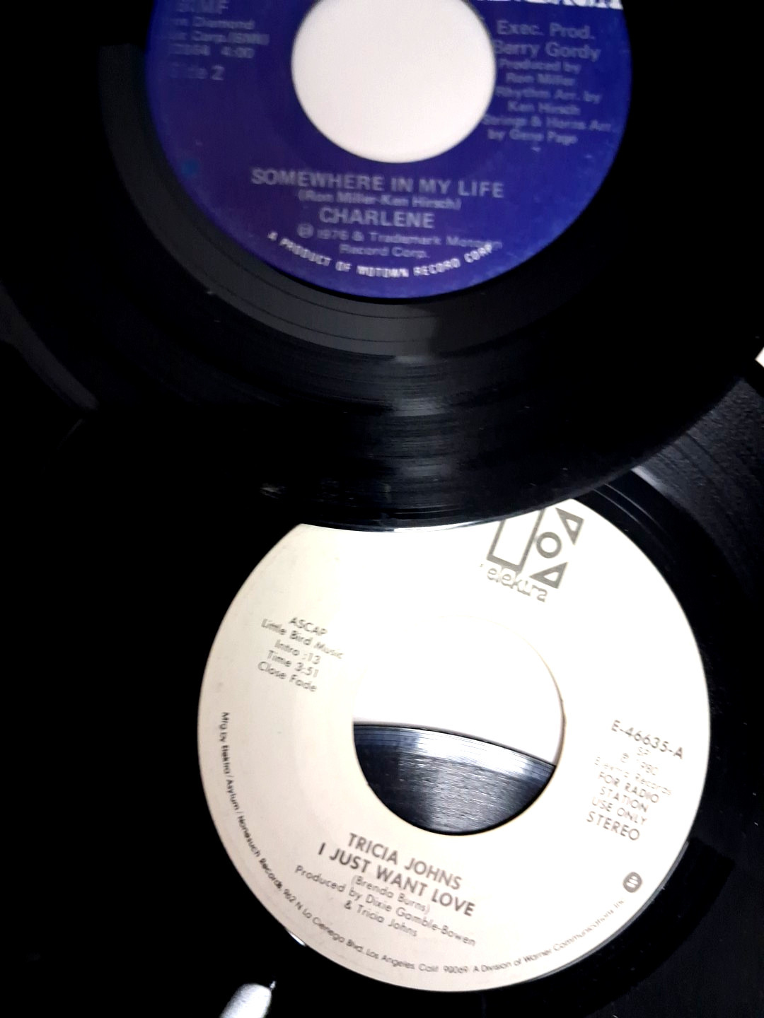 Vintage Lot of 18 45 Vinyl Records 7″ Assorted Labels Artists (mainly Country)