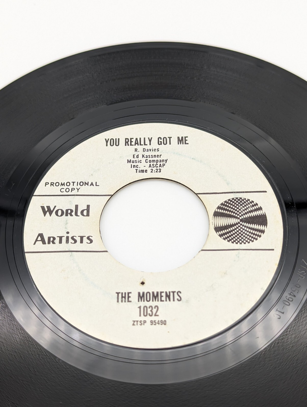 Rare Promo 45 “THE MOMENTS” Money, Money / You Really Got Me World Artists 1032