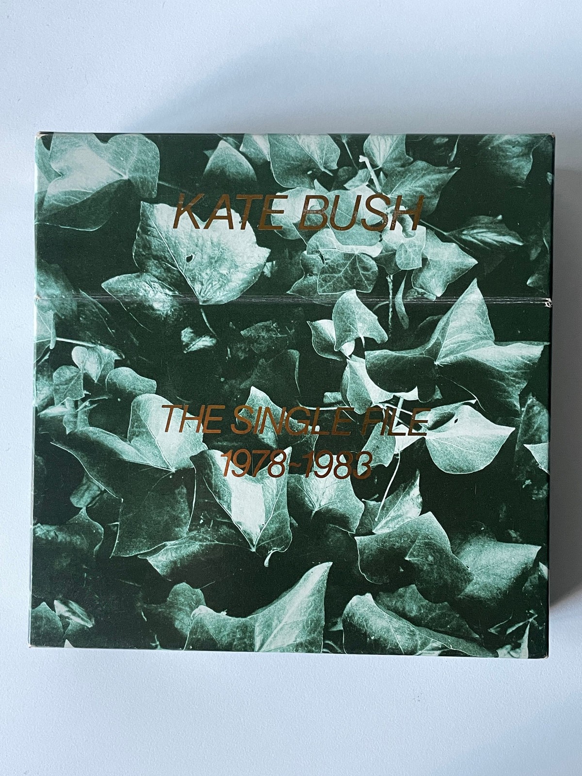 KATE BUSH THE SINGLE FILE 1978-1983 LIMITED BOX SET 13x 7″ W/ BOOKLET NEW